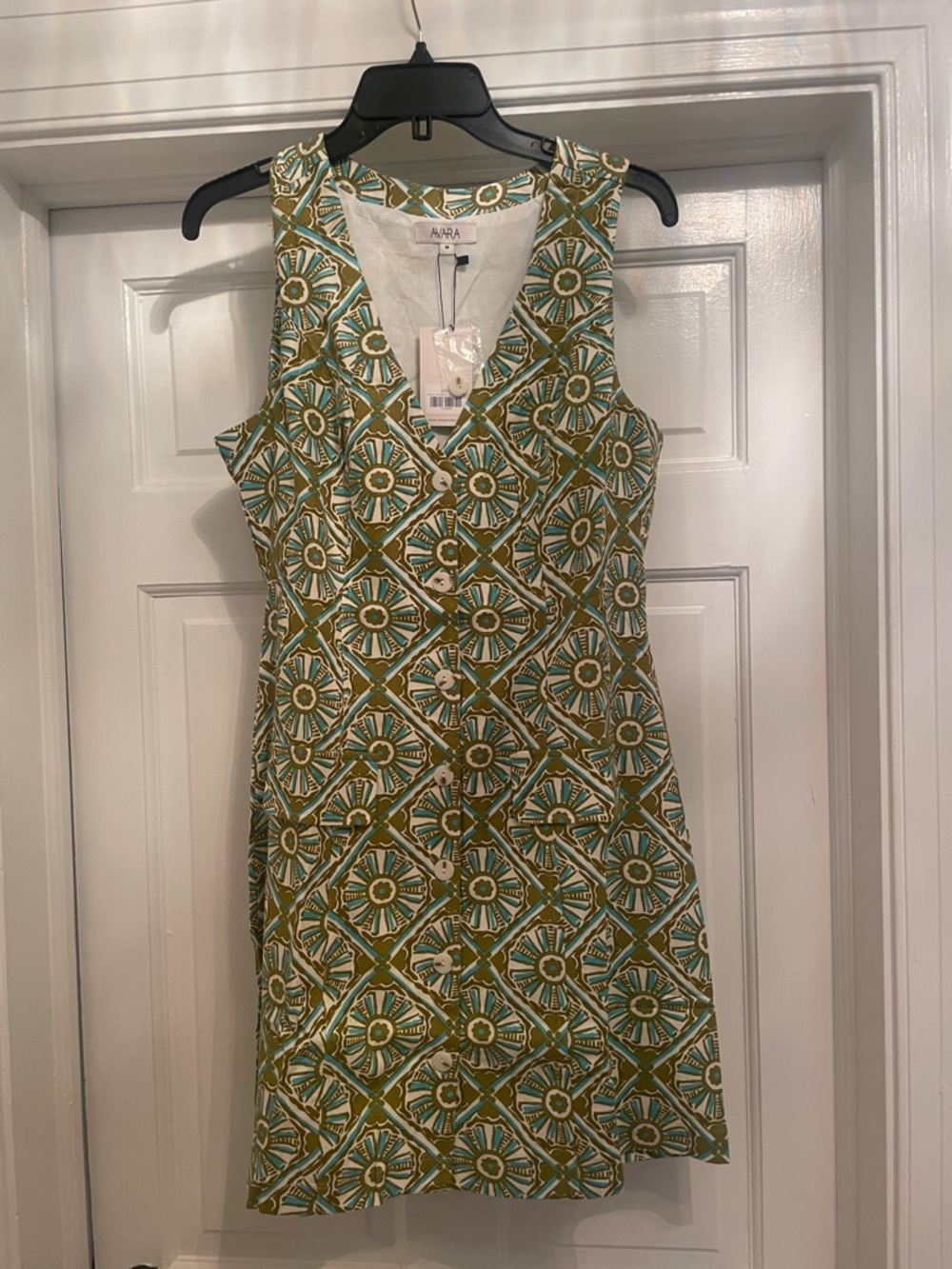AVARA Green & White Patterned Sleeveless Button-Front Mini Dress